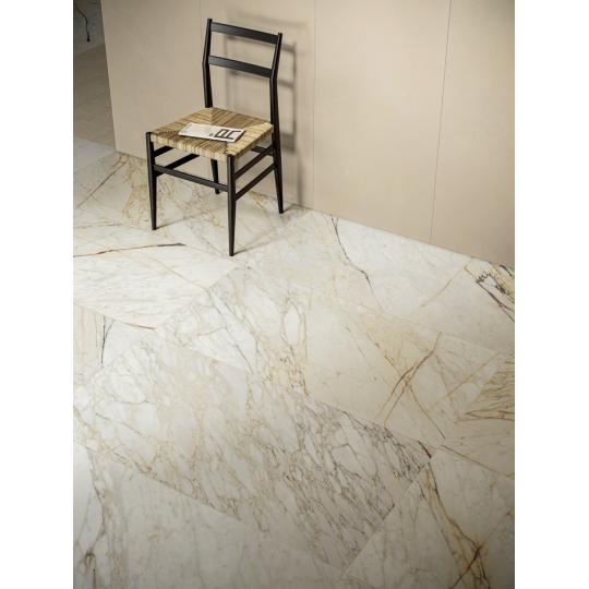 calacatta feher arany elegans marvany hatasu szurke erezetes padlolap jarolap fagyallo matt fenyes vilagos villa kastely burkolat greslap konyha nappali terasz 9.jpg